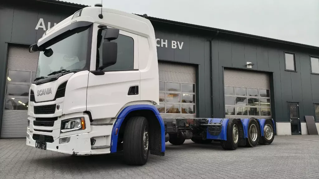 Scania P P460 - 8X2 - 2023 - FULL AIR - ENGINE AND GEARBOX PTO - HEAVY AXLES - TRAILER COUPLING