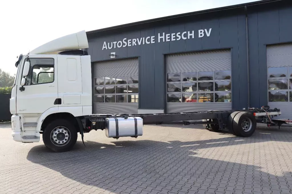 DAF CF 320 4X2 - CHASSIS - 2018 - 316750KM - LAADKLEP - SUPER CONDITION!